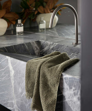 files/Linen-Towel-08_eb42f4c3-de3f-41fc-8a22-3601f1cb1e6d.jpg