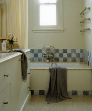 files/Pebble-Towel-03_b5e507c8-0a0f-4a4d-9740-00c8a1584dbe.jpg