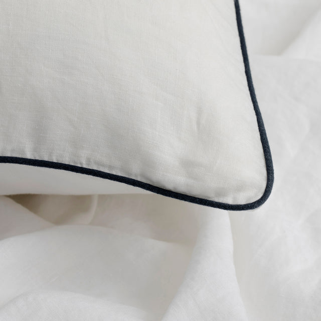 Set of 2 Piped Linen Pillowcases - White and Navy