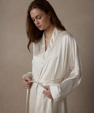 files/Silk-Robe-Ivory-04_d1ad7405-d782-4f70-86b7-a69009a10545.jpg