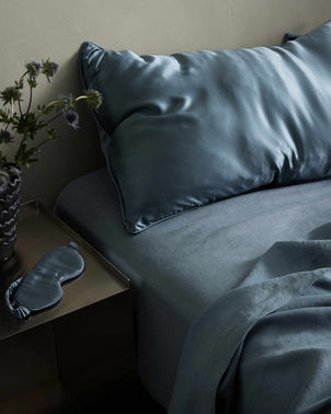 files/Bluestone-Silk-Flip-and-Eye-Mask-web_1.jpg