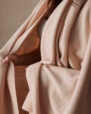 files/Blush-Throw-2_5c4b1df9-0533-47ae-be3d-e85e37d416bc.jpg