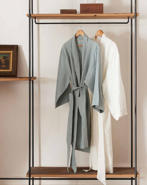 files/CULTIVER-Linen-Robe-10_40fd0dd5-54a3-44d4-a296-4f723eb55a2d.jpg