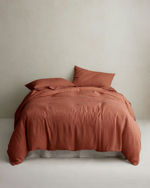 files/Copy_of_Duvet_Set_SIENNA_Styled_on_Bed_d9f81adb-300b-49d0-b974-5807e6c59de8.jpg