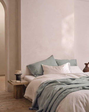 files/Duvet-White-03_925c444c-87c6-4b5c-b63e-191058e5d773_1.jpg