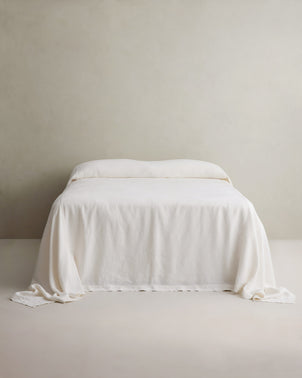 files/HeavyweightLinenBedcoverIVORYOnBed.jpg