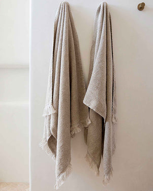 files/Linen-Towel-03_4ff4633d-ebb8-4240-ba7b-ab3fe5edf73d.jpg