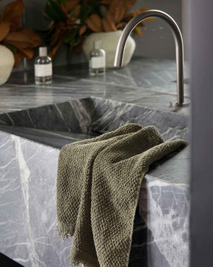 files/Linen-Towel-08_d195c30a-7b88-434a-86ae-03df6d7708d9.jpg