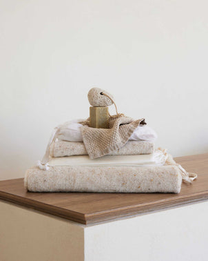 files/Linen-Towel-10_880e3e2e-b87f-4376-b4a4-718c6f13d64a.jpg