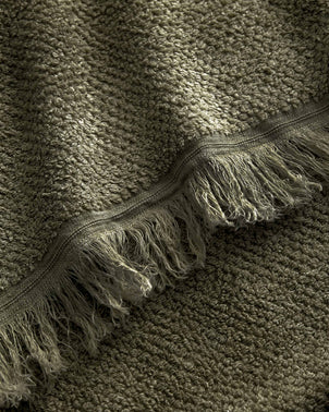 files/LinenTowelFORESTFringeDetail_6fb53a51-84e0-4883-a76d-bb8d92c99249.jpg