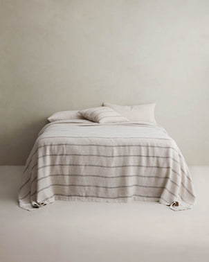 files/MiraAnaBedcoverOnBed2.jpg