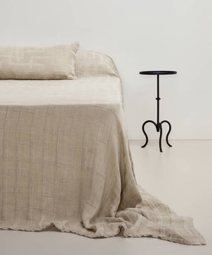 files/Natural_Rolfes_bedcover_lumbar.jpg