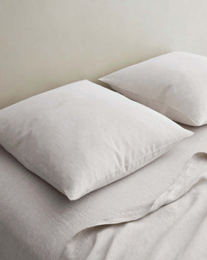 files/Pillowcases-Euro-SMOKE-Styled-on-Bed-2-edit_1.jpg