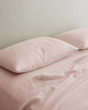 files/Pillowcases_Blush_Styled_on_Bed_1.jpg