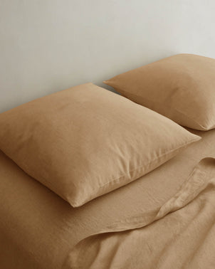 files/Pillowcases_Euro_Natural_Styled_on_Bed_2_1.jpg
