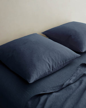 files/Pillowcases_Euro_Royal_Styled_on_Bed_2.jpg
