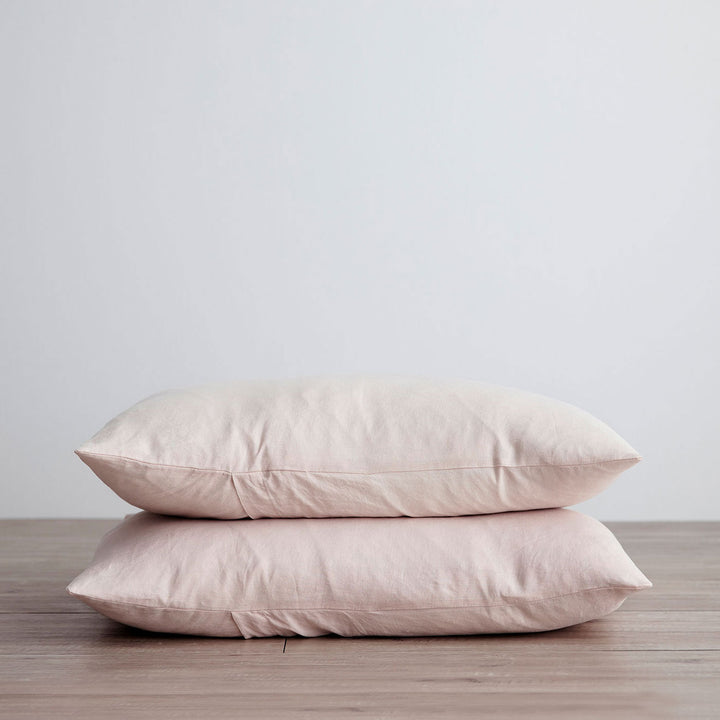Stack of 2 Linen Pillowcases in Blush.
