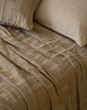 files/Rolfes_Bedcover_Cushion_Closeup_Natural_02_1.jpg