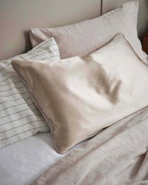 files/Silk-Pillowcase-Natural-02_2.jpg