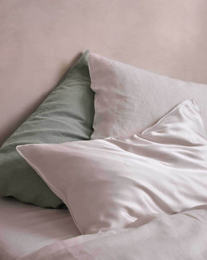 files/Silk-Pillowcase-White-03_2.jpg