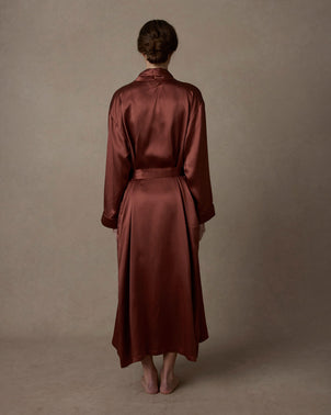 files/Silk-Robe-Cinnabar-03_c9517b48-0295-4f60-879b-aae4e99acd18.jpg