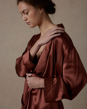 files/Silk-Robe-Cinnabar-04_91707a70-c1c9-4836-b219-6177f746627e.jpg