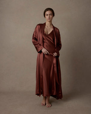 files/Silk-Robe-Cinnabar-06_c4ff53a8-9f62-4449-8c6f-a9f9288e1f56.jpg