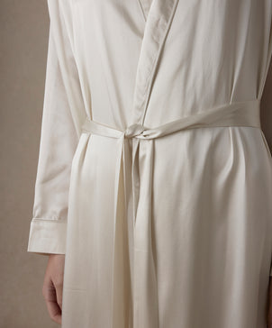 files/Silk-Robe-Ivory-03_66684ec6-9f5e-456d-a776-83475903acf5.jpg