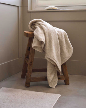 files/Speckle-Towel-02_7d194bc2-5d9f-4f40-b02c-76d4c41d0f7b.jpg