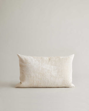 files/TalikCushionCoverRectangleCreamSitting.jpg