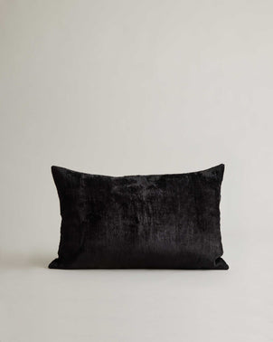 files/Talik_Cushion_Cover_Rectangle_Jet_Sitting.jpg