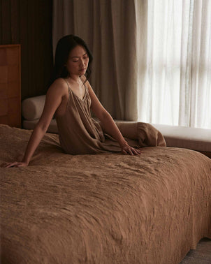 files/Willow-Quilted-Chestnut-02_f319d3cb-4f5a-46c2-9dbe-d1815fbe54ff_1.jpg
