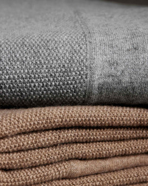 files/alba-throw-closeup.jpg