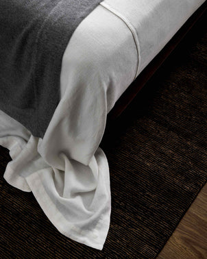 files/bedcover-white-closeup-with-fog_1_1_a5aa831b-ccd7-4972-8b36-454fca90d957.jpg