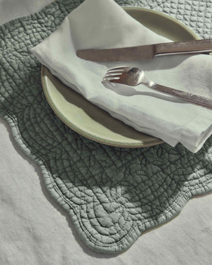 files/scalloped-placemat_a55c426b-1006-4bf3-8ca5-1623e3f0fbe0.jpg