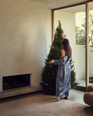 files/steel-blue-robe-and-xmas-tree_887f2df6-1afb-4a8d-9830-797e66d8fcd6.jpg