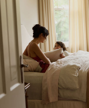 files/woman-and-girl-on-bed.jpg